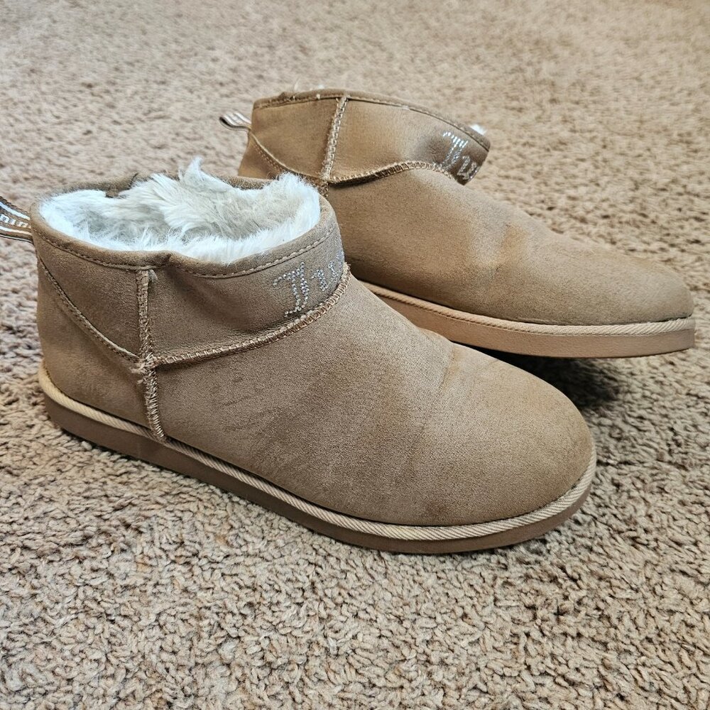 Juicy Couture Kerri Booties Womens 9 Tan Faux Suede Shearling Lined Ankle Boots - Picture 2 of 12